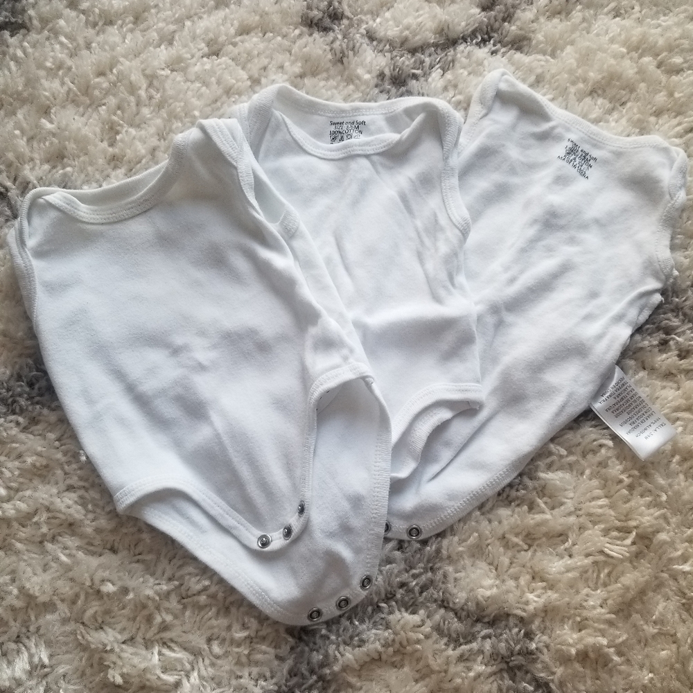 ✨2 for $10✨ 3 pack sleeveless onesies